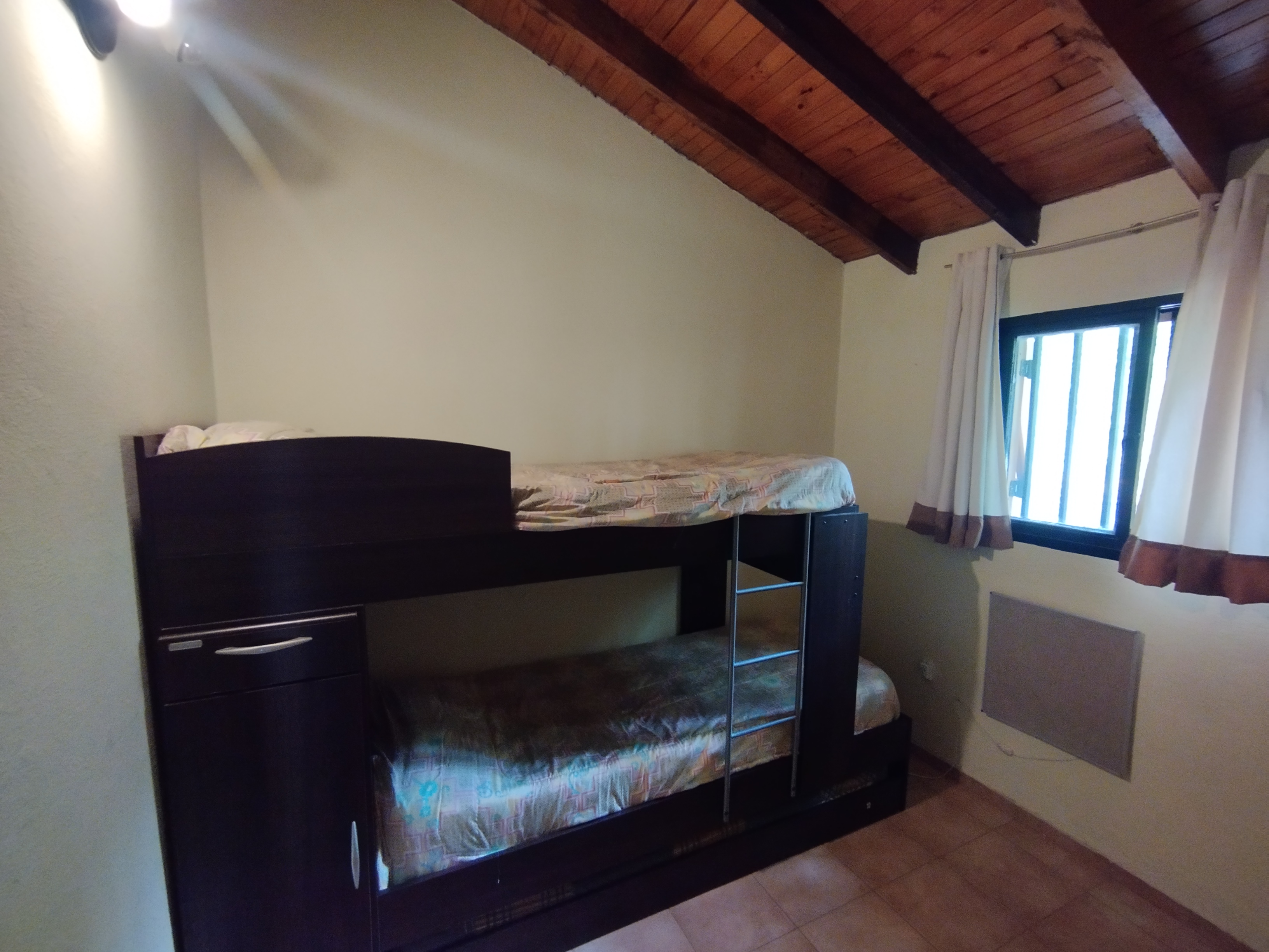 Dormitorio secundario con camas dobles